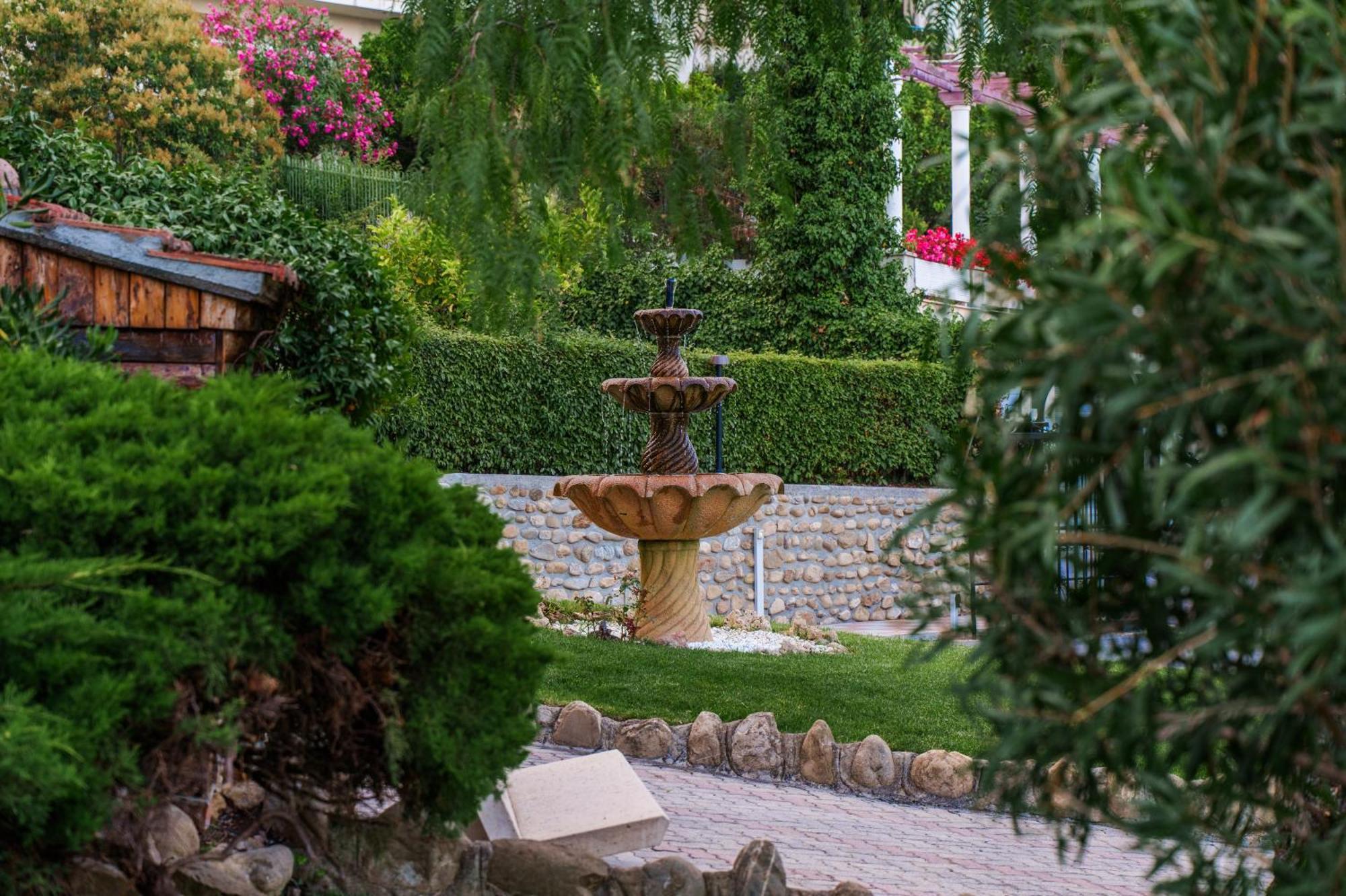 Hotel Villa Levi San Remo Buitenkant foto