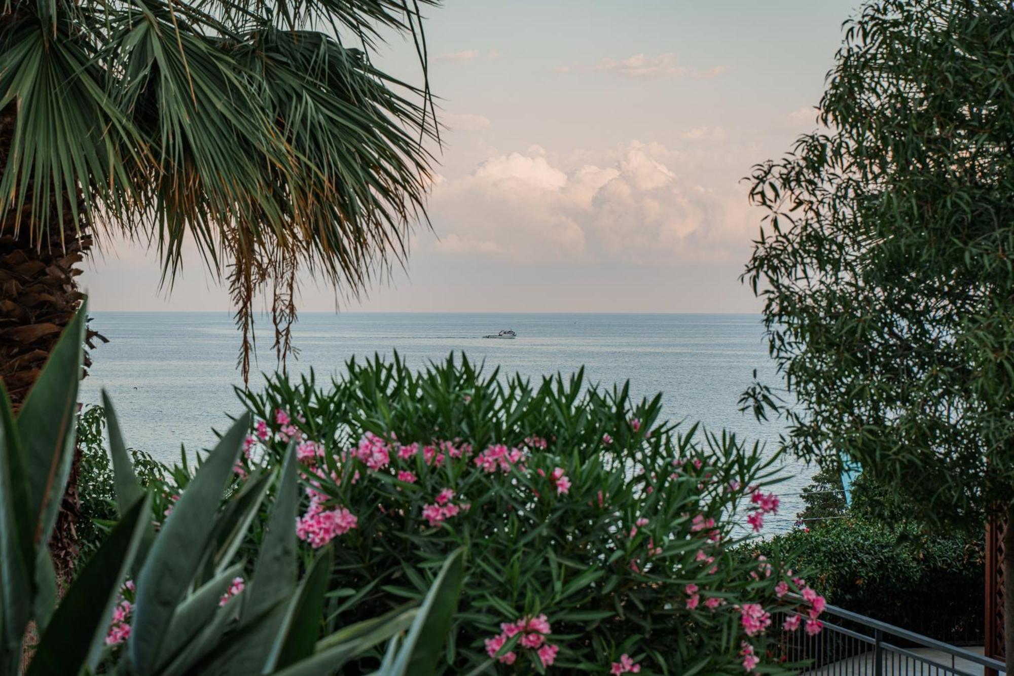Hotel Villa Levi San Remo Buitenkant foto