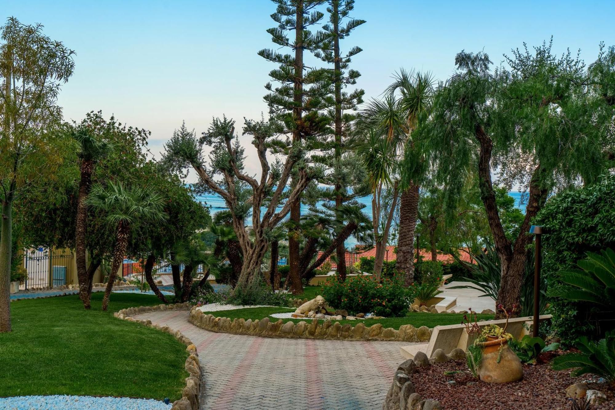 Hotel Villa Levi San Remo Buitenkant foto