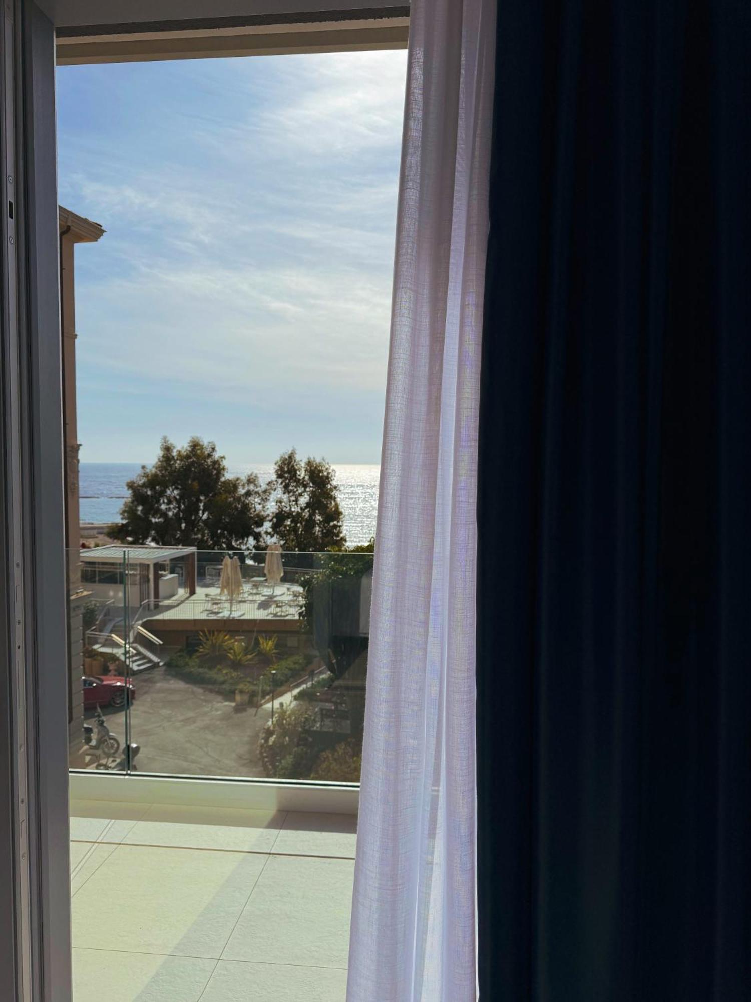 Hotel Villa Levi San Remo Buitenkant foto